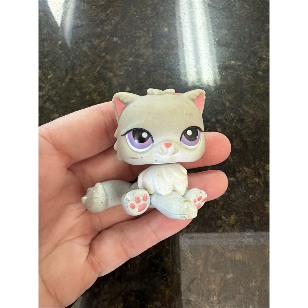 Littlest Pet Shop Grey and White Persian Cat  #251 Purple Eyes Collector's Tin